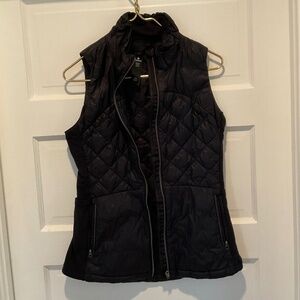 Lululemon black quilted puffer vest—size six